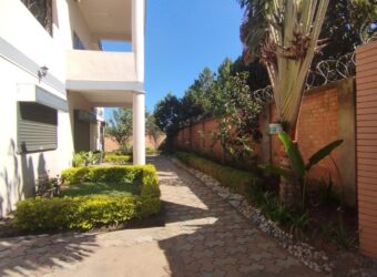 Vente d&rsquo;une villa T5 sur un terrain de 432 m2 située  à Ambatolampy Tsimahafotsy Tananarive