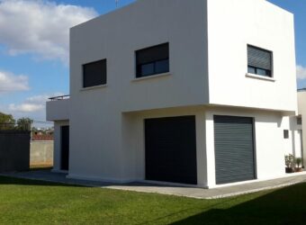 À louer une belle villa T5 avec piscine située proche du lycée Français à Ambatobe