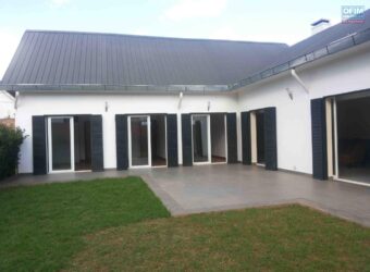 Location une agréable villa F5 avec jardin située proche du lycée d&rsquo;Ambatobe Madagascar
