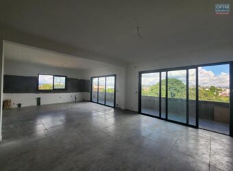 À vendre un spacieux appartement T4 de 200 m2 situé dans un immeuble neuf dans un quartier résidentiel à Talatamaty Tananarive