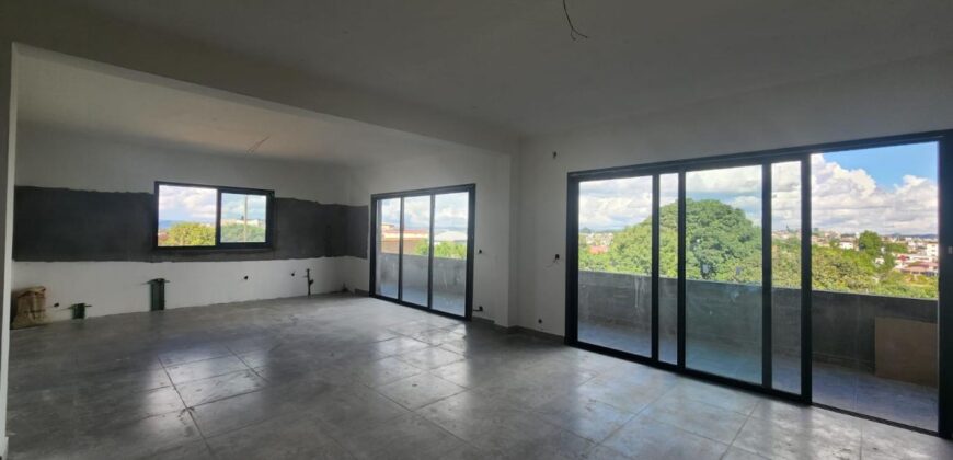 À vendre un spacieux appartement T4 de 200 m2 situé dans un immeuble neuf dans un quartier résidentiel à Talatamaty Tananarive
