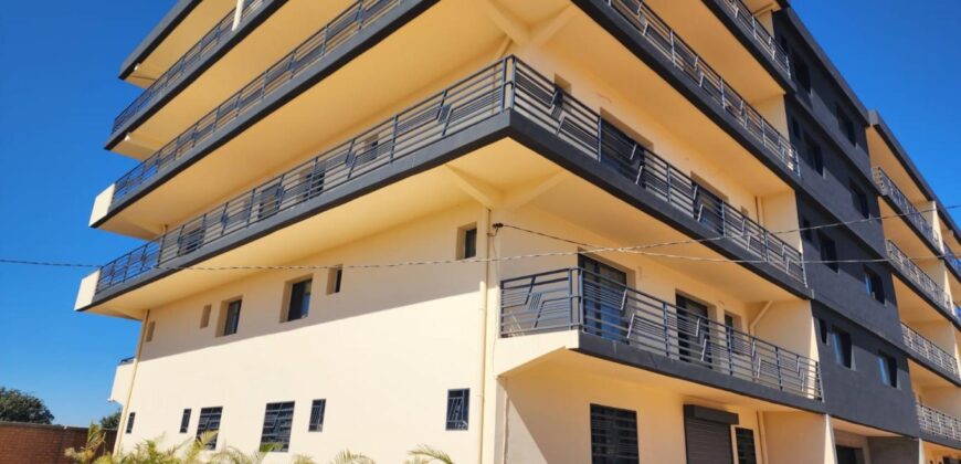 À vendre un spacieux appartement T4 de 200 m2 situé dans un immeuble neuf dans un quartier résidentiel à Talatamaty Tananarive