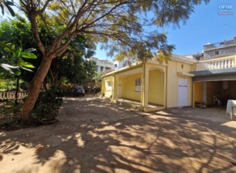 À louer une villa basse T4 avec jardin et garage située à Analamahitsy Madagascar
