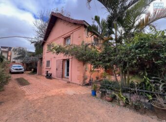 À louer une charmante villa T5 meublée située dans un quartier calme à Ambatobe Madagascar