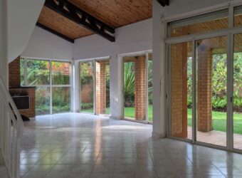 À louer une spacieuse villa de type F5 située dans une résidence à Ivandry Tananarive
