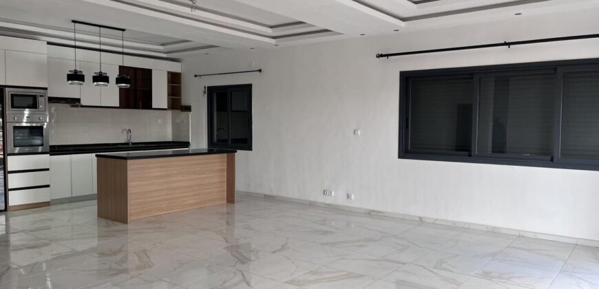 À louer trois grands appartements T5 neufs situés à Mahazoarivo Madagascar