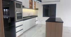 À louer trois grands appartements T5 neufs situés à Mahazoarivo Madagascar