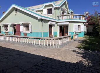 À vendre une spacieuse maison T5 sur un terrain de 718 m2 située dans un cadre calme à Ampitatafika Ankaditany Madagascar