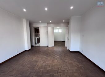 Location d&rsquo;un charmant appartement T3 rénové situé en plein centre-ville d’Analakely Madagascar