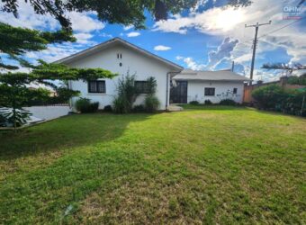 À vendre une charmante villa basse T4 implantée sur un vaste terrain de 1000 m2 située à Ambohibao Madagascar