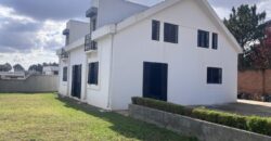 Location d&rsquo;une villa T5 neuve à étage située à Ilafy Antsampandrano Tananarive
