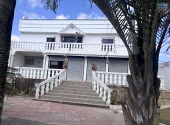 À louer une villa T5 à étage avec vue dégagée situé dans un quartier calme et résidentiel à Talatamaty Madagascar