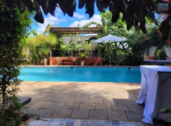 À louer villa T4 meublée avec piscine et jardin située à Analamahitsy Ilafy Tananarive