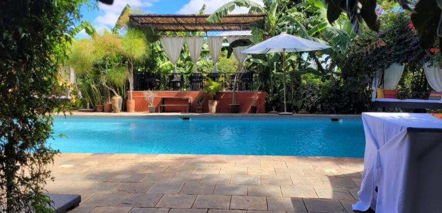 À louer villa T4 meublée avec piscine et jardin située à Analamahitsy Ilafy Tananarive