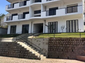 À louer un ensemble de 3 appartements situé dans un quartier résidentiel calme à Analamahitsy Park Madagascar