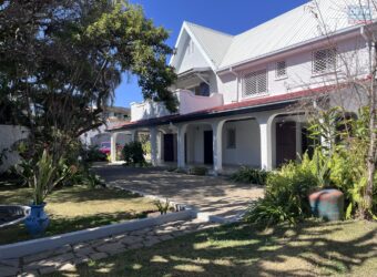 À louer superbe villa familiale de type F6 située à Ambatobe Madagascar