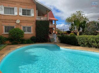 Location d&rsquo;une villa T6 type traditionnel avec piscine située dans un quartier calme et résidentiel à Ambatobe Tananarive