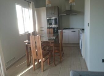 À louer un appartement T3 meublé et équipé situé proche des commodités à Ankadimbahoaka Madagascar