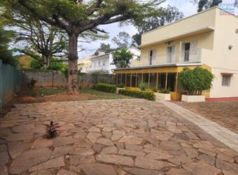 À louer une villa T6 située dans un quartier calme et résidentiel à Amboropotsy Talatamaty Madagascar