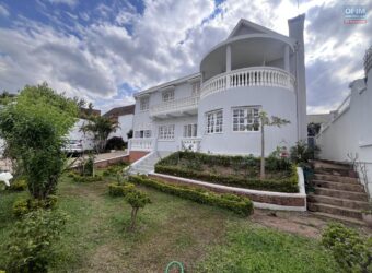 Location d&rsquo;une grande villa à étage de type F6 située dans le quartier calme d&rsquo;Ankerana Madagascar