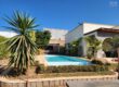 À vendre une belle villa T4 avec piscine sur un terrain de 525 m2 située dans le quartier résidentiel recherché de Manazary Ambatobe Madagascar