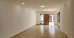 À louer une maison T5 rénovée à étage située dans un quartier calme à Ankadindravola Ivato Madagascar