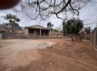 À vendre une maison T4 à terminer sur un vaste terrain de 1117 m2 située à Ilafy Madagascar