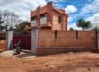 Maison à étage de type F6 en location située dans un quartier calme et résidentiel à Ambohijanahary Ambohibao Madagascar