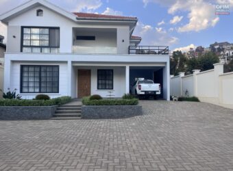 OFIM Madagascar propose en location une superbe villa T6 neuve entièrement meublée située à Andohanimandroseza