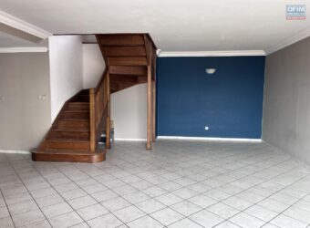Location d&rsquo;un appartement T4 en duplex avec vue situé à Ambatonakanga Madagascar