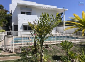 Location d&rsquo;une ravissante villa T5 avec piscine située dans la résidence Bonnet à Ivandry Madagascar