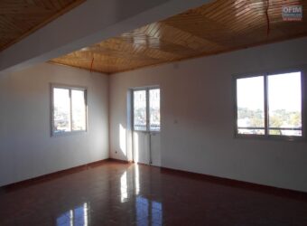 Location d&rsquo;un appartement T3 situé proche de l&rsquo;école Bird à Ambohimiandra Madagascar